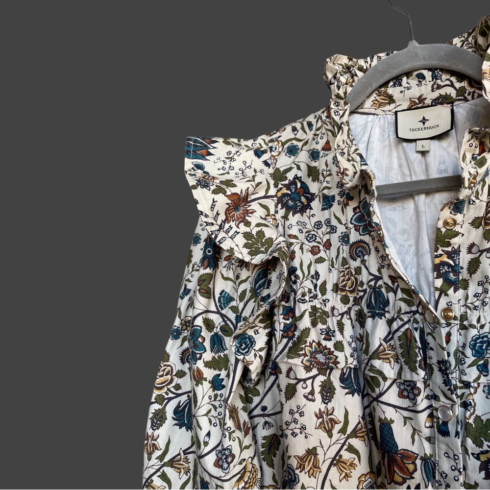 TUCKERNUCK Wildwood Chintz Winnie Blouse Ecru Floral Ruffle Pearl Snap Shirt Top - Picture 15 of 17